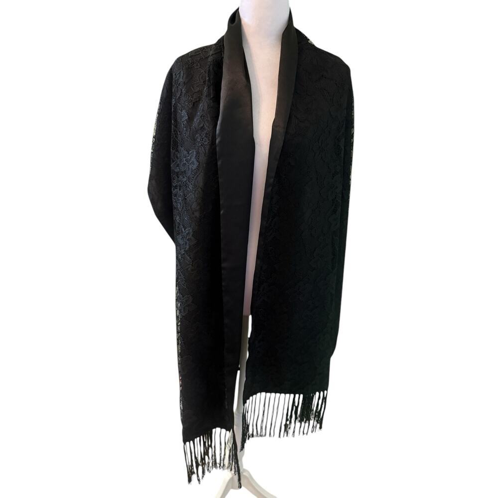 Oscar by Oscar de la Renta Black Lace Fully lined Cape/Scarf​